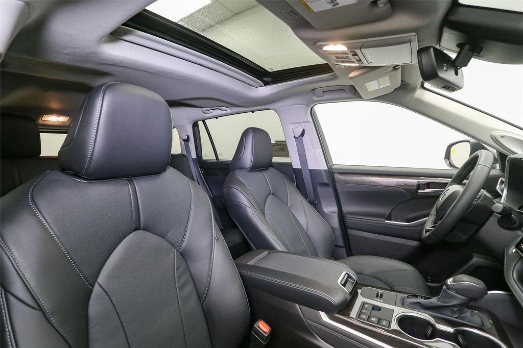 new 2025 Toyota Highlander Hybrid car, priced at $54,473