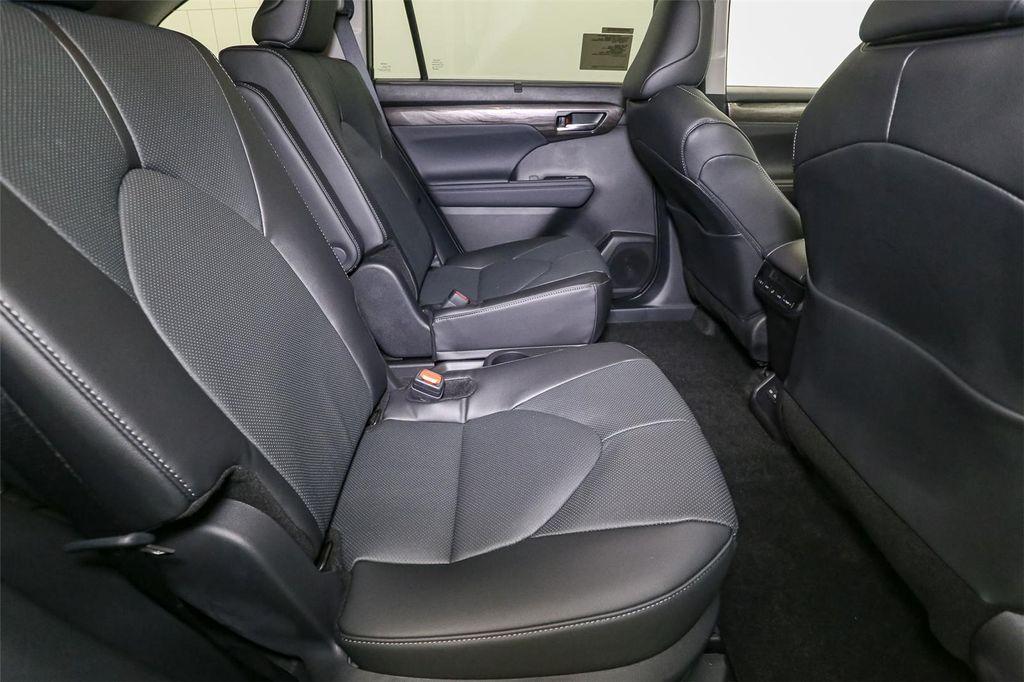 new 2025 Toyota Highlander Hybrid car, priced at $54,473