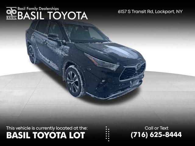 used 2022 Toyota Highlander car, priced at $35,971