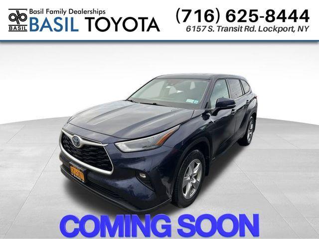 used 2022 Toyota Highlander Hybrid car, priced at $35,179