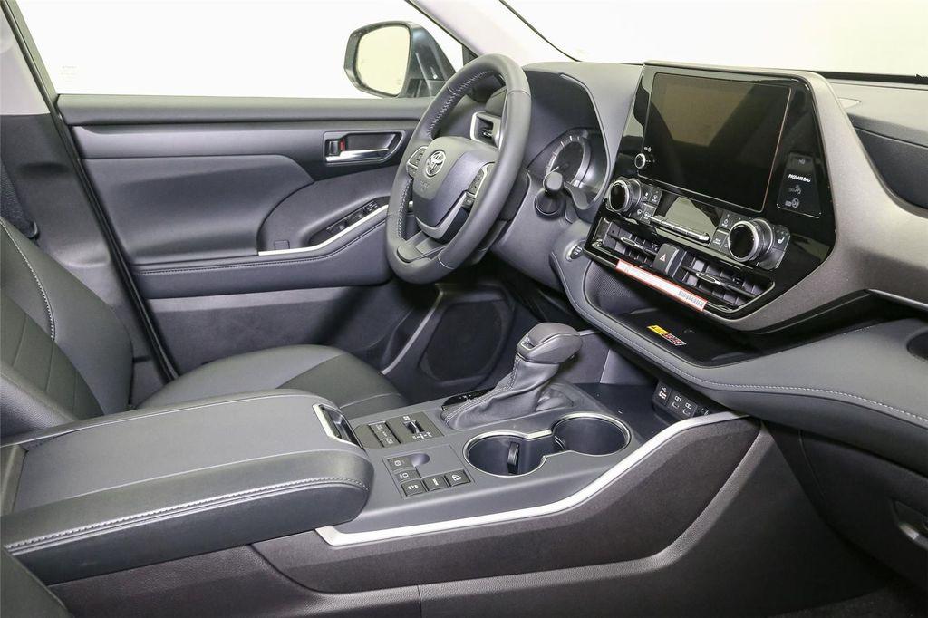 new 2025 Toyota Highlander car, priced at $47,779