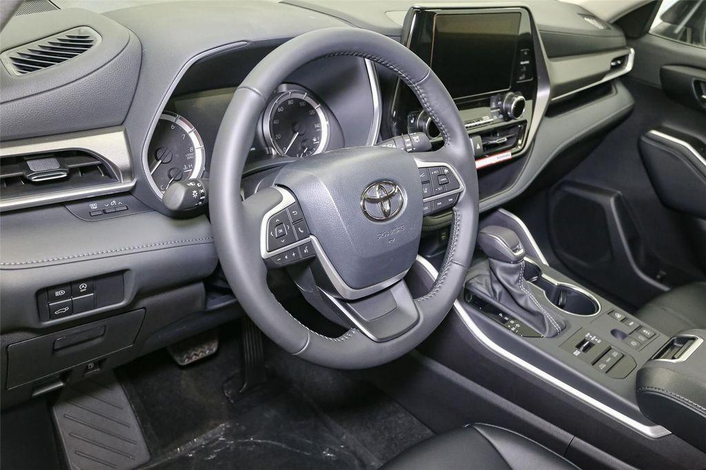 new 2025 Toyota Highlander car, priced at $47,779