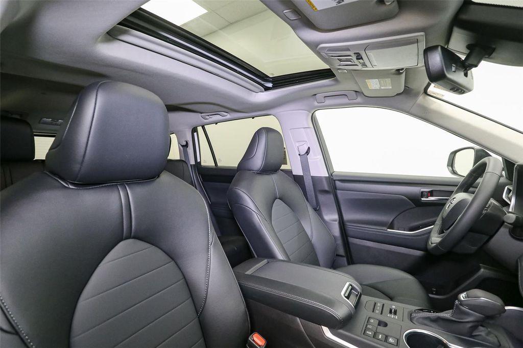 new 2025 Toyota Highlander car, priced at $47,779