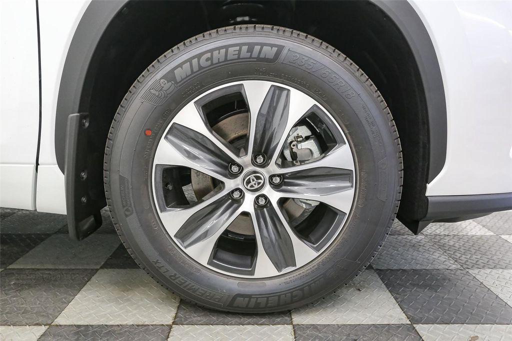 new 2025 Toyota Highlander car, priced at $47,779