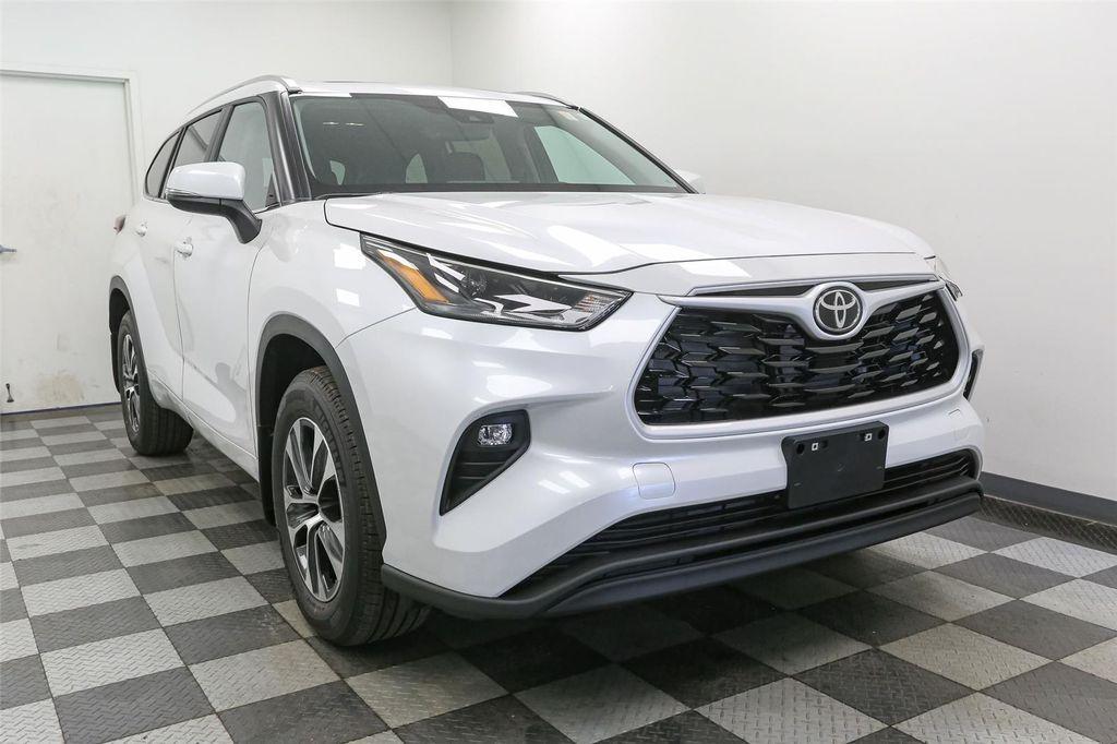 new 2025 Toyota Highlander car, priced at $47,779