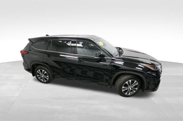 used 2021 Toyota Highlander car, priced at $36,616