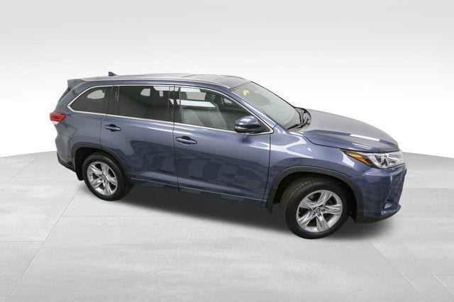 used 2019 Toyota Highlander car, priced at $28,999