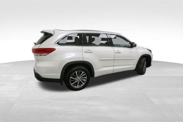 used 2018 Toyota Highlander car, priced at $24,060