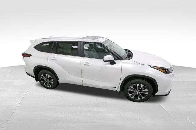 new 2024 Toyota Highlander Hybrid car