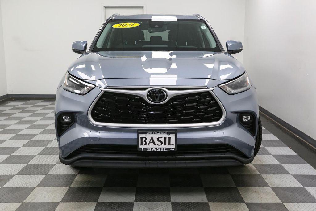 used 2021 Toyota Highlander car
