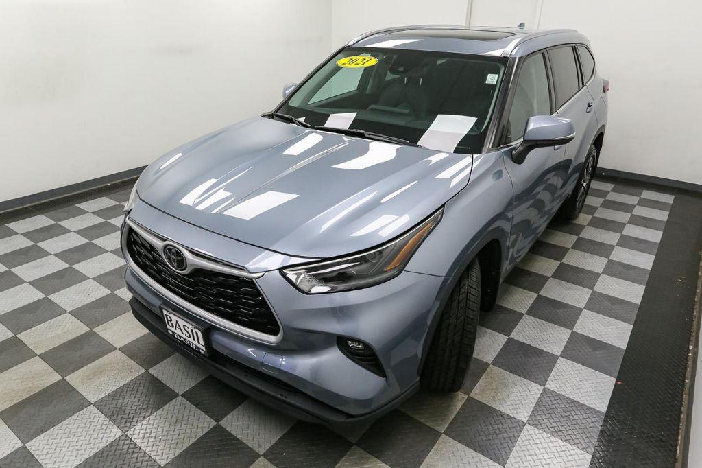 used 2021 Toyota Highlander car
