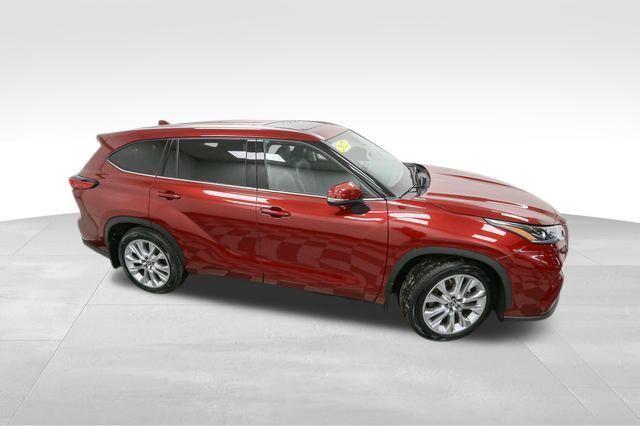 used 2022 Toyota Highlander car, priced at $37,209