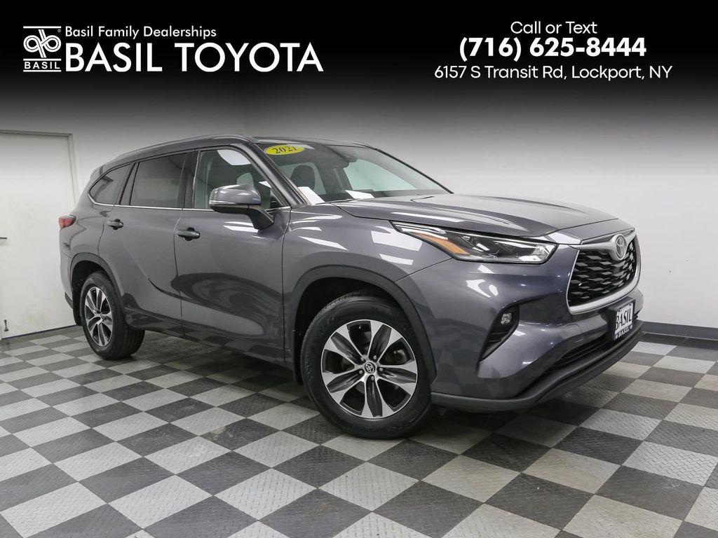 used 2021 Toyota Highlander car, priced at $30,999