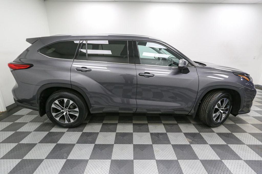 used 2021 Toyota Highlander car, priced at $30,999