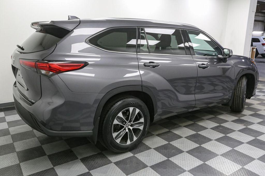 used 2021 Toyota Highlander car, priced at $30,999