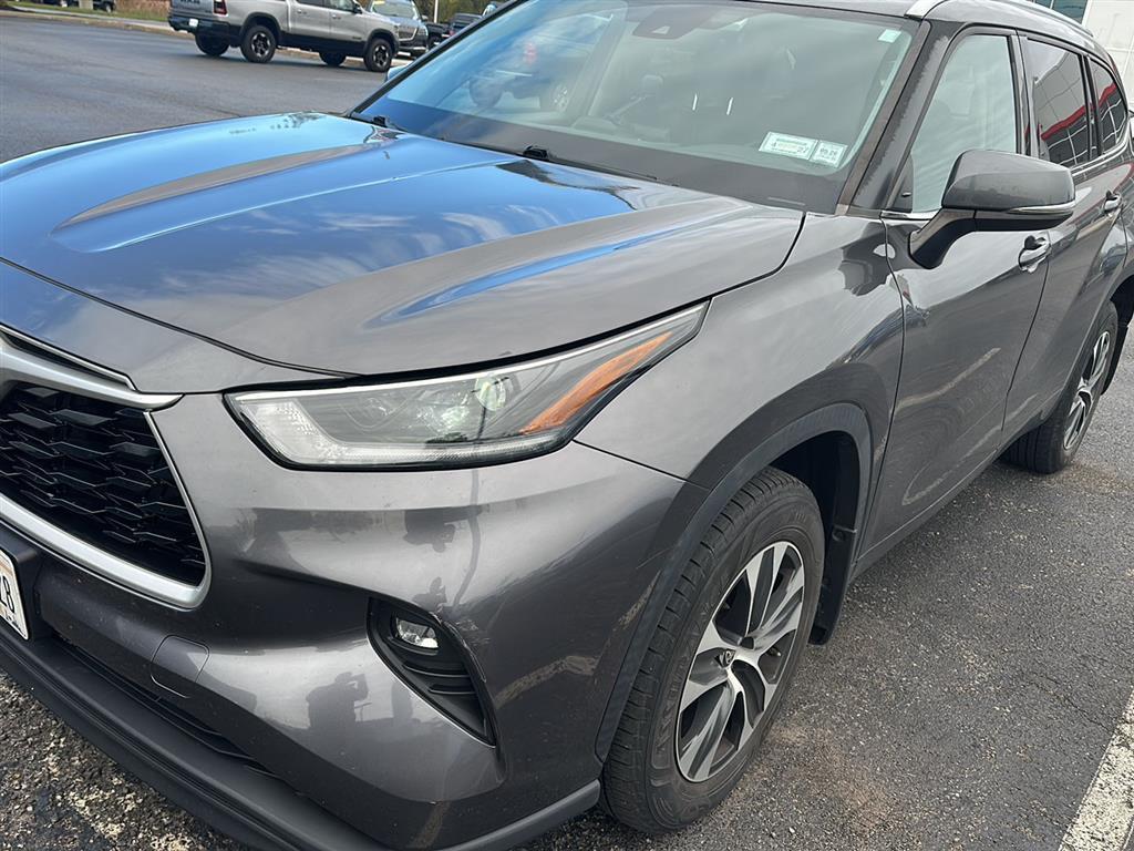 used 2021 Toyota Highlander car