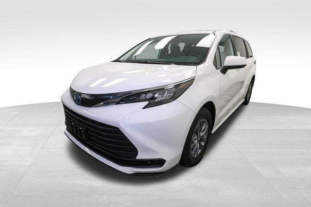 new 2025 Toyota Sienna car