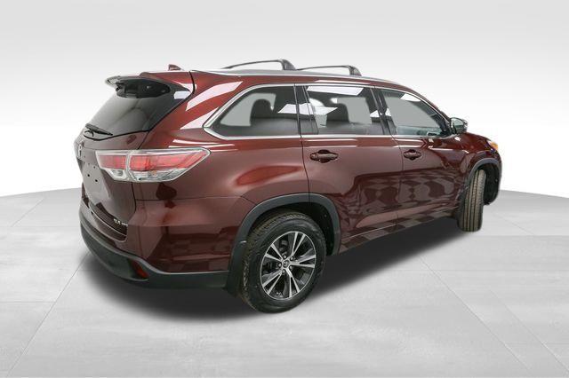 used 2016 Toyota Highlander car, priced at $19,413