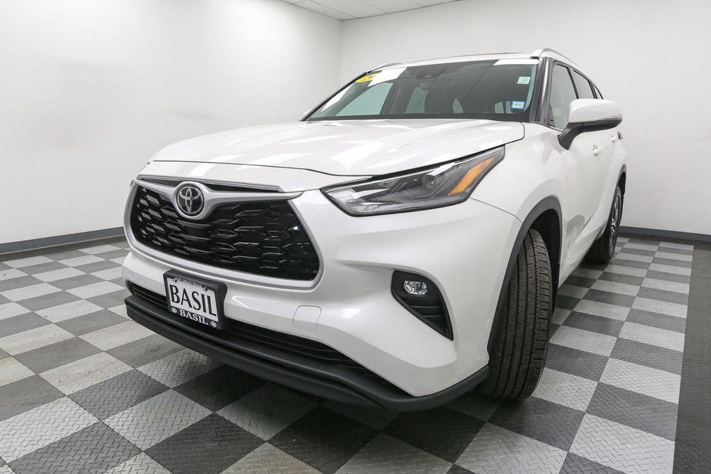 used 2021 Toyota Highlander car
