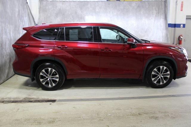 used 2020 Toyota Highlander car, priced at $29,991