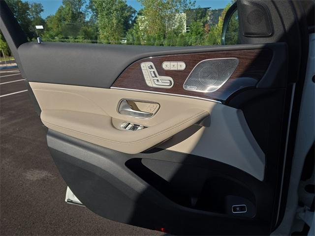new 2025 Mercedes-Benz GLS 450 car, priced at $105,890