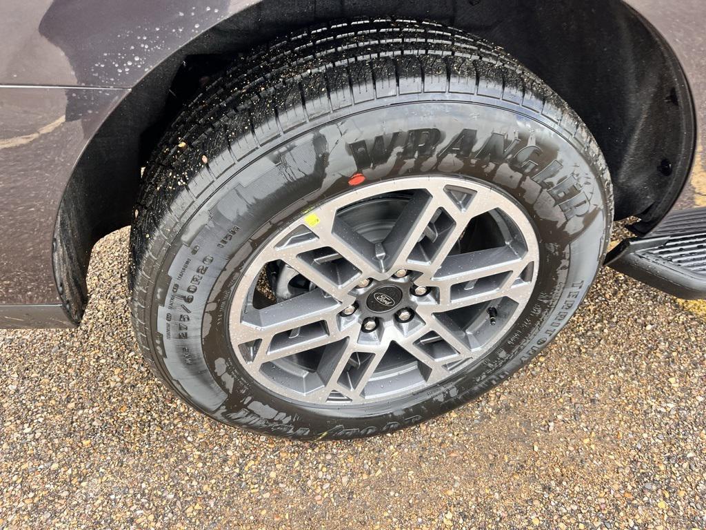 new 2025 Ford Expedition car, priced at $70,665