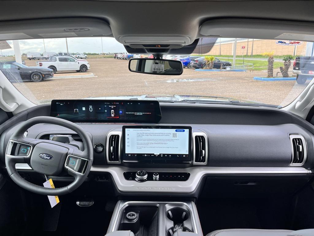new 2025 Ford Expedition car, priced at $70,665
