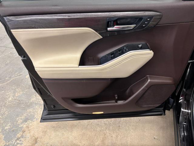 used 2022 Toyota Highlander car, priced at $34,574