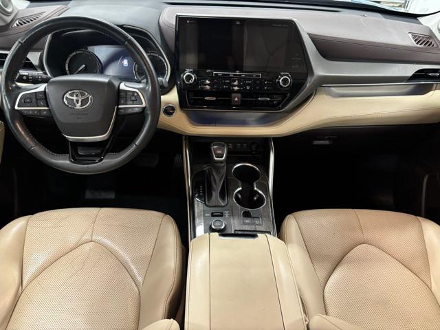 used 2022 Toyota Highlander car, priced at $34,574