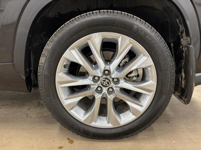 used 2022 Toyota Highlander car, priced at $34,574