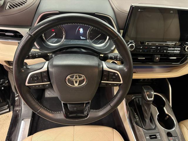 used 2022 Toyota Highlander car, priced at $34,574
