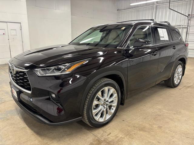 used 2022 Toyota Highlander car, priced at $34,574
