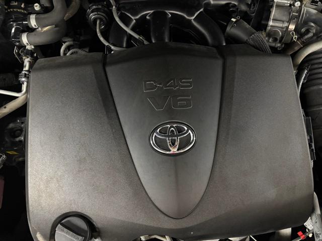 used 2022 Toyota Highlander car, priced at $34,574