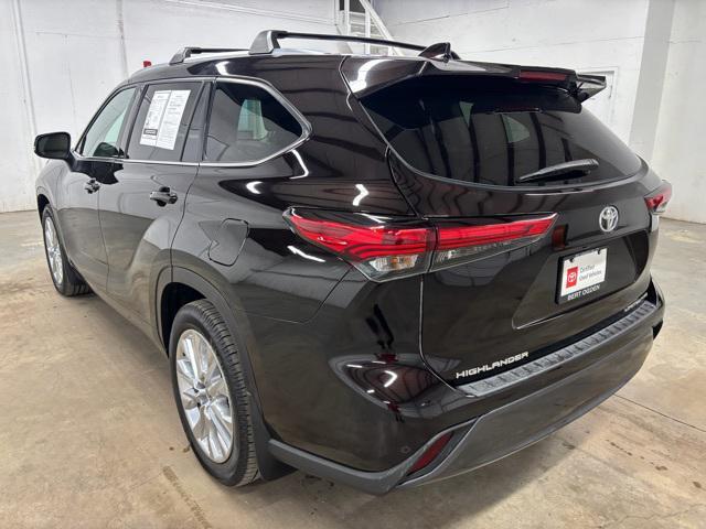 used 2022 Toyota Highlander car, priced at $34,574