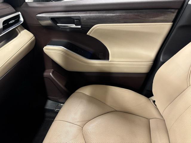 used 2022 Toyota Highlander car, priced at $34,574