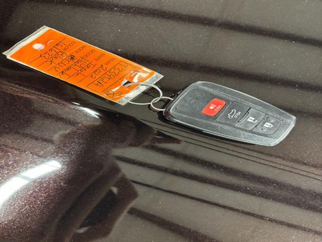 used 2022 Toyota Highlander car, priced at $34,574
