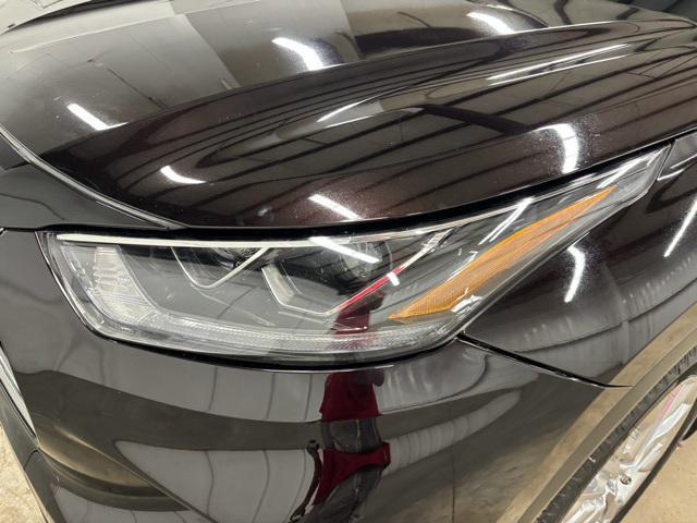 used 2022 Toyota Highlander car, priced at $34,574