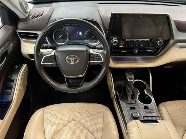 used 2022 Toyota Highlander car, priced at $34,574