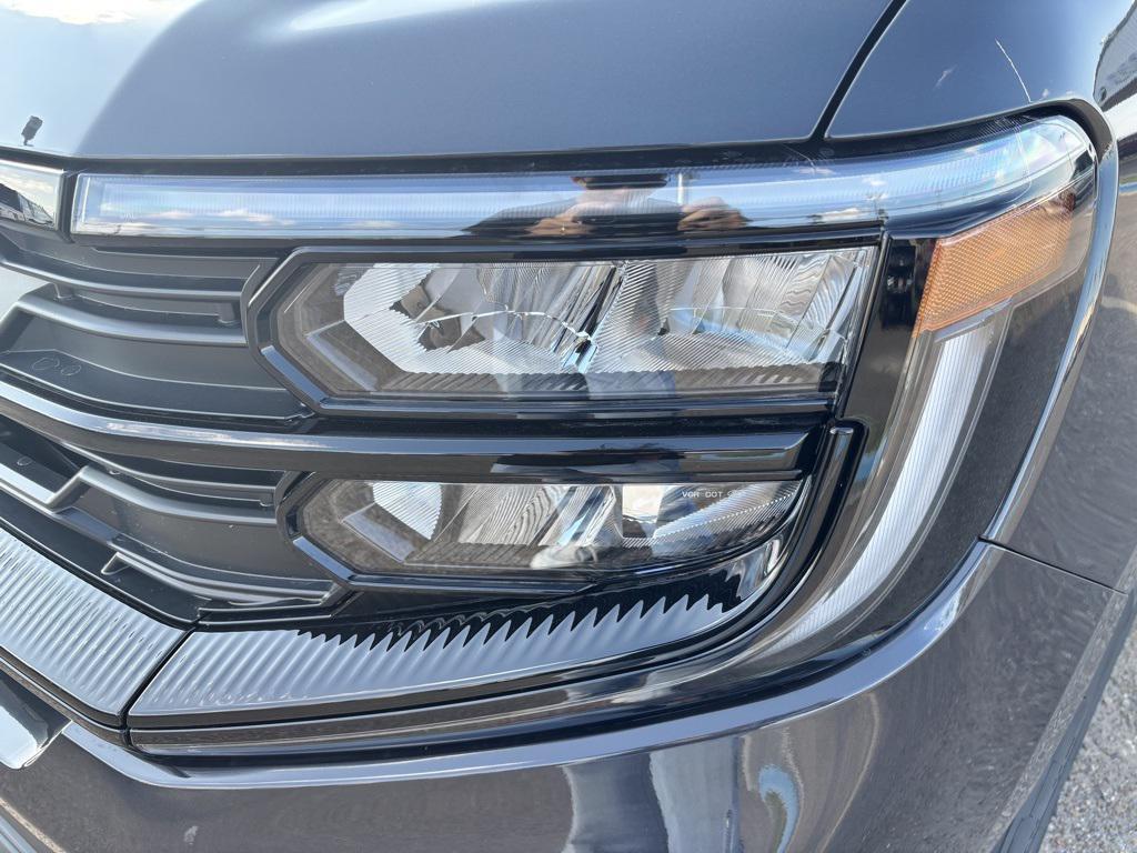 new 2025 Ford Expedition car, priced at $71,080