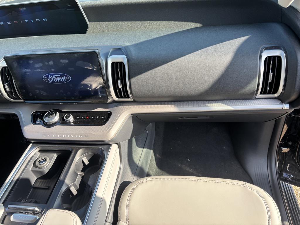 new 2025 Ford Expedition car, priced at $71,080