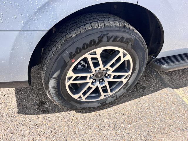 new 2025 Ford Expedition car, priced at $71,740