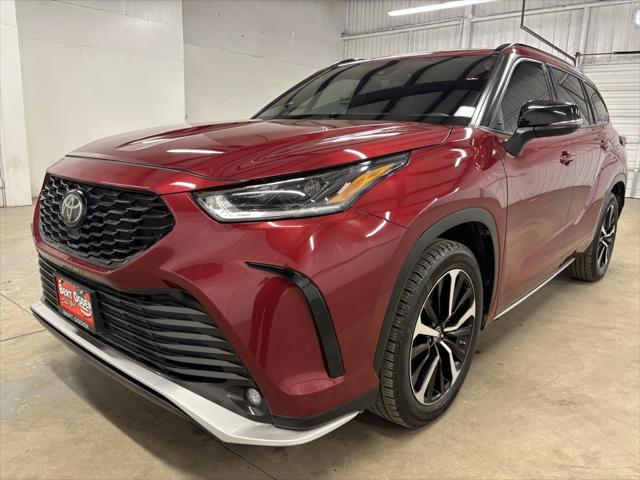 used 2022 Toyota Highlander car, priced at $32,149