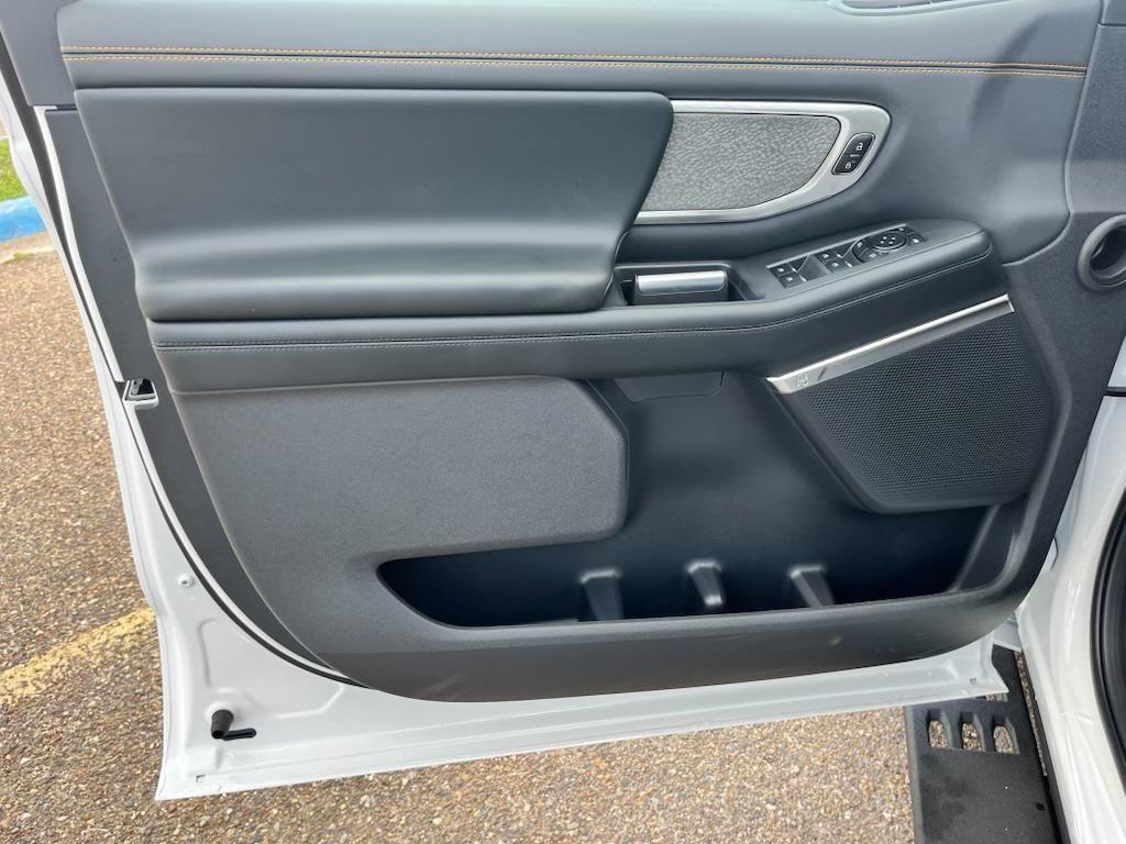 new 2025 Ford Expedition car, priced at $85,135