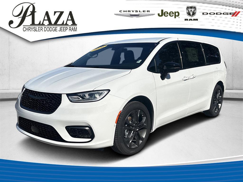 new 2026 Chrysler Pacifica car, priced at $46,385