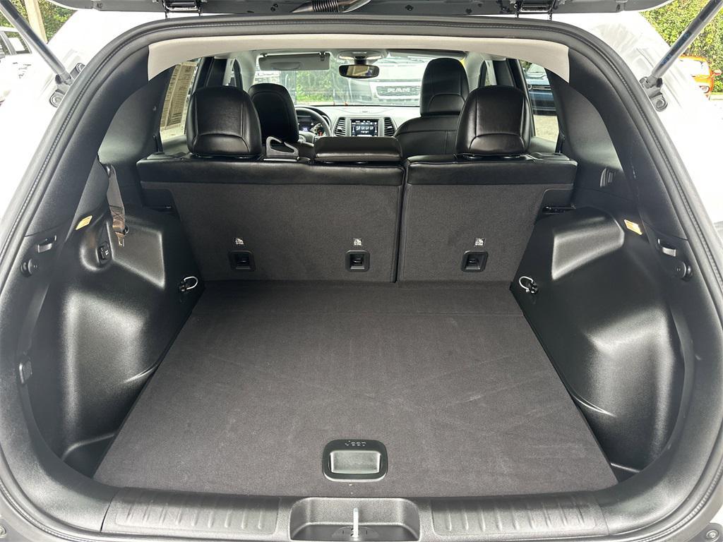 used 2022 Jeep Cherokee car, priced at $27,991