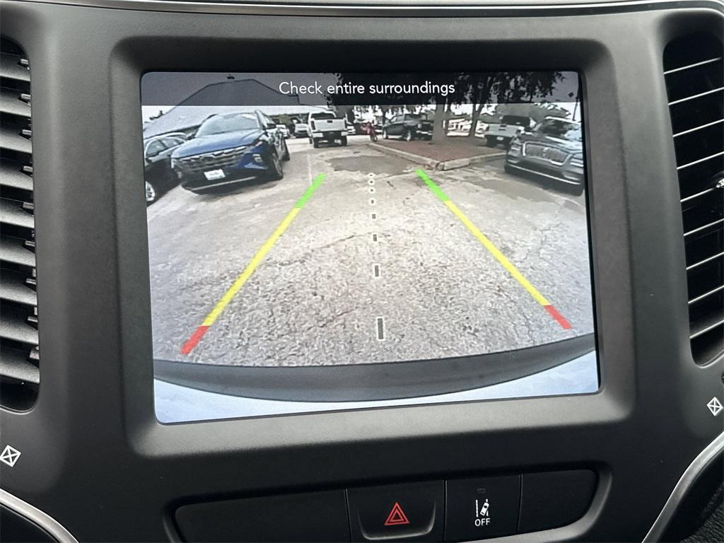 used 2022 Jeep Cherokee car, priced at $27,991