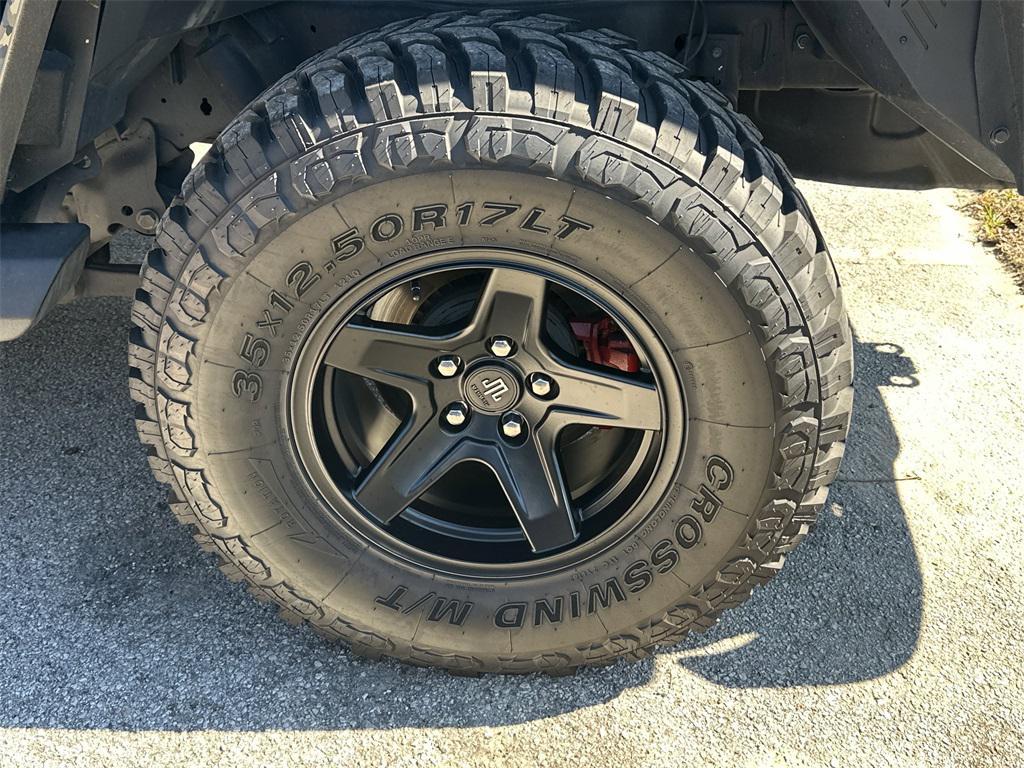 used 2022 Jeep Gladiator car, priced at $29,991