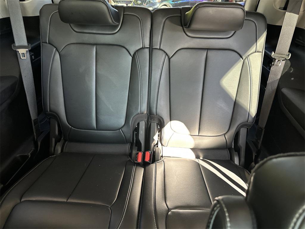 used 2021 Jeep Grand Cherokee L car, priced at $29,991