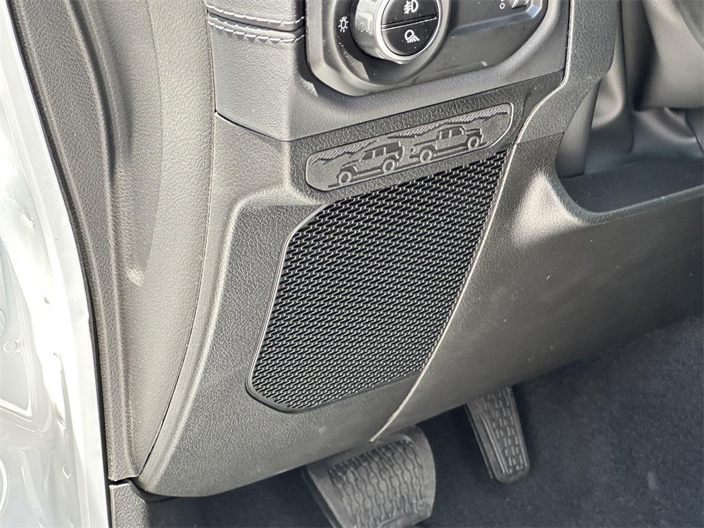 new 2025 Jeep Gladiator car, priced at $45,909