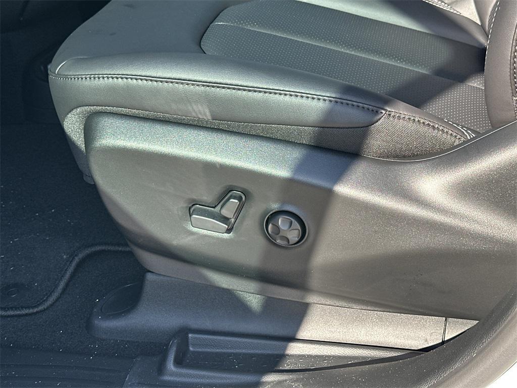 new 2026 Chrysler Pacifica car, priced at $41,573